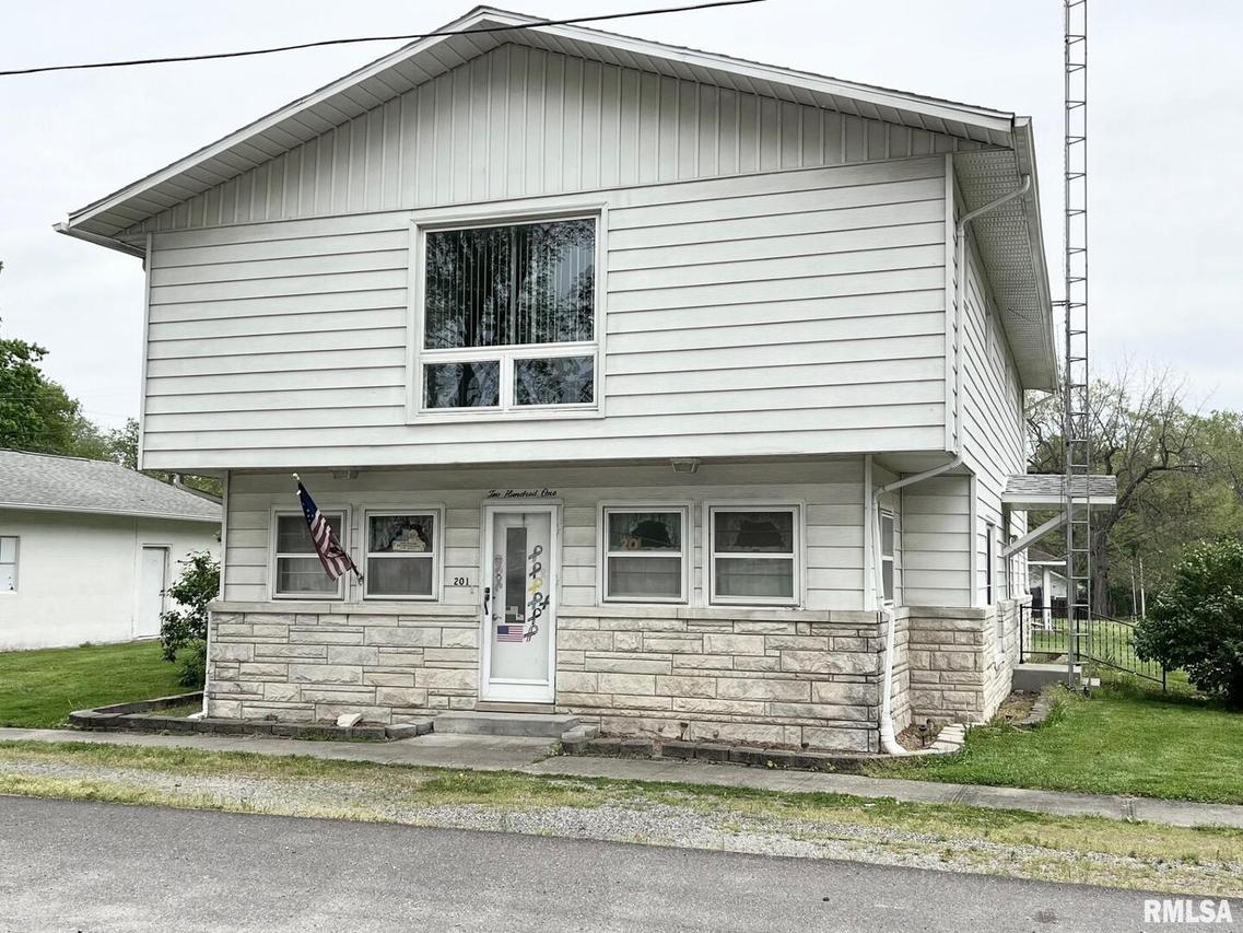 201 E Board St., Elkville, IL 62932