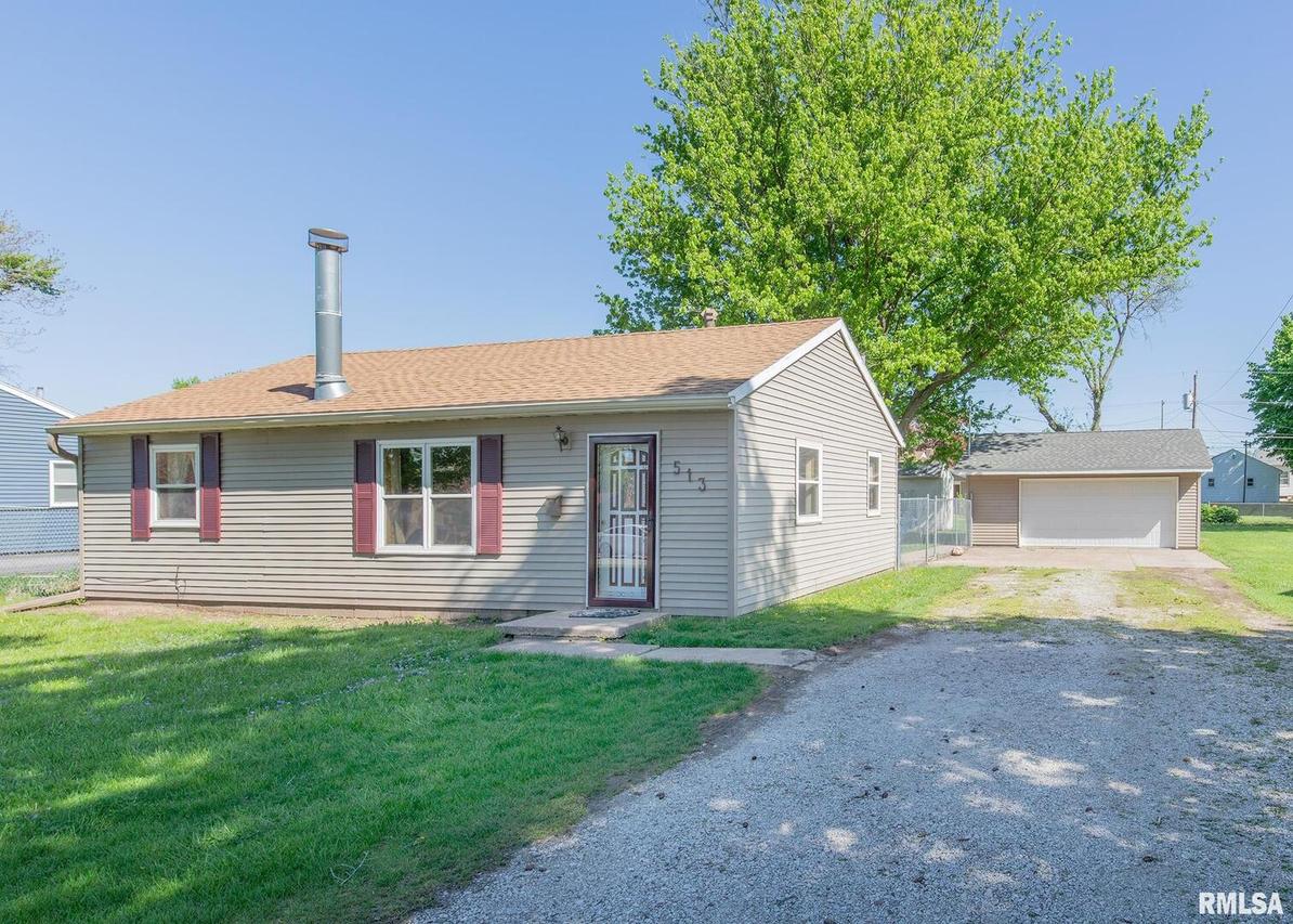 513 Oaklawn Ave., East Moline, IL 61244