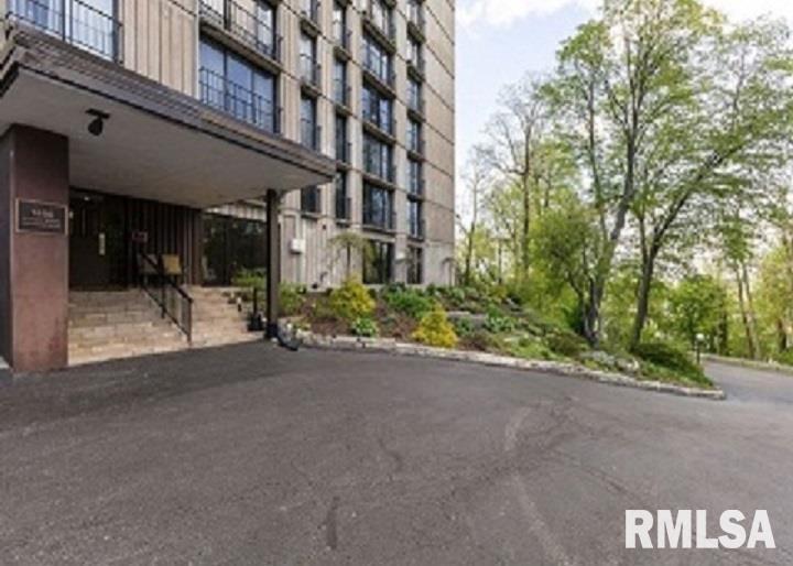 1800 7th St. #3C, East Moline, IL 61244