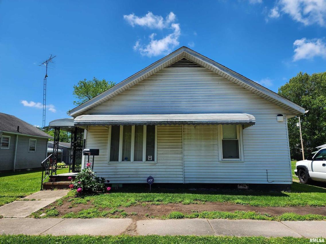 1009 N 11th St., Herrin, IL 62948