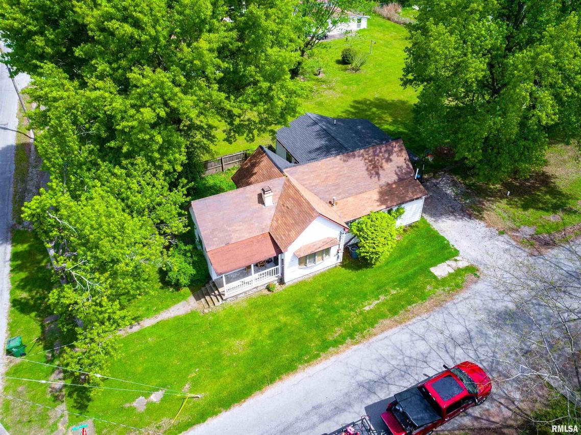 1401 Trout Ave., Johnston City, IL 62951