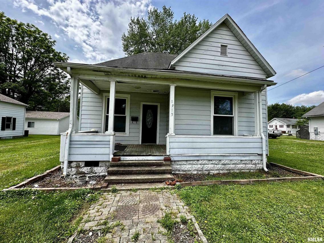 1913 Illinois Ave., Eldorado, IL 62930