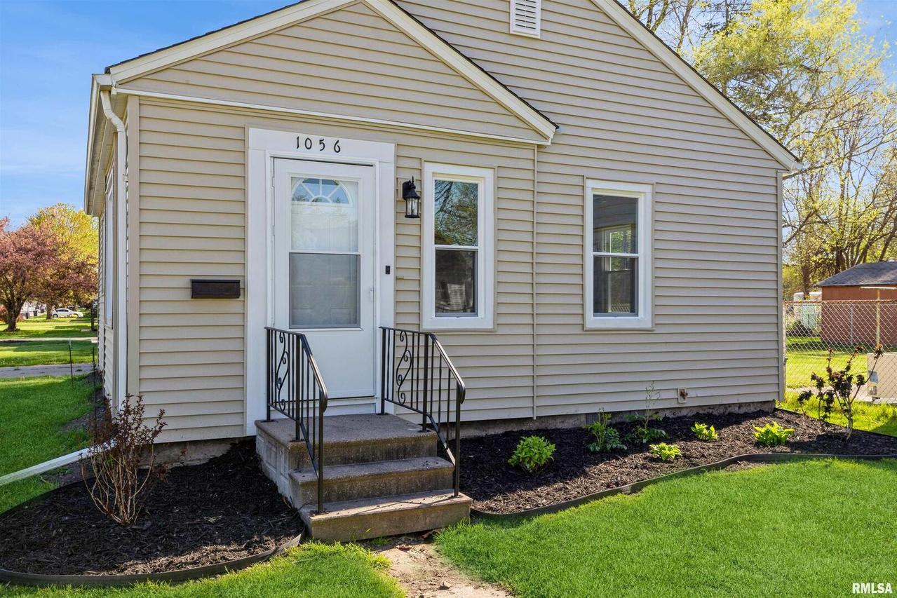 1056 23rd Ave., Rock Island, IL 61201