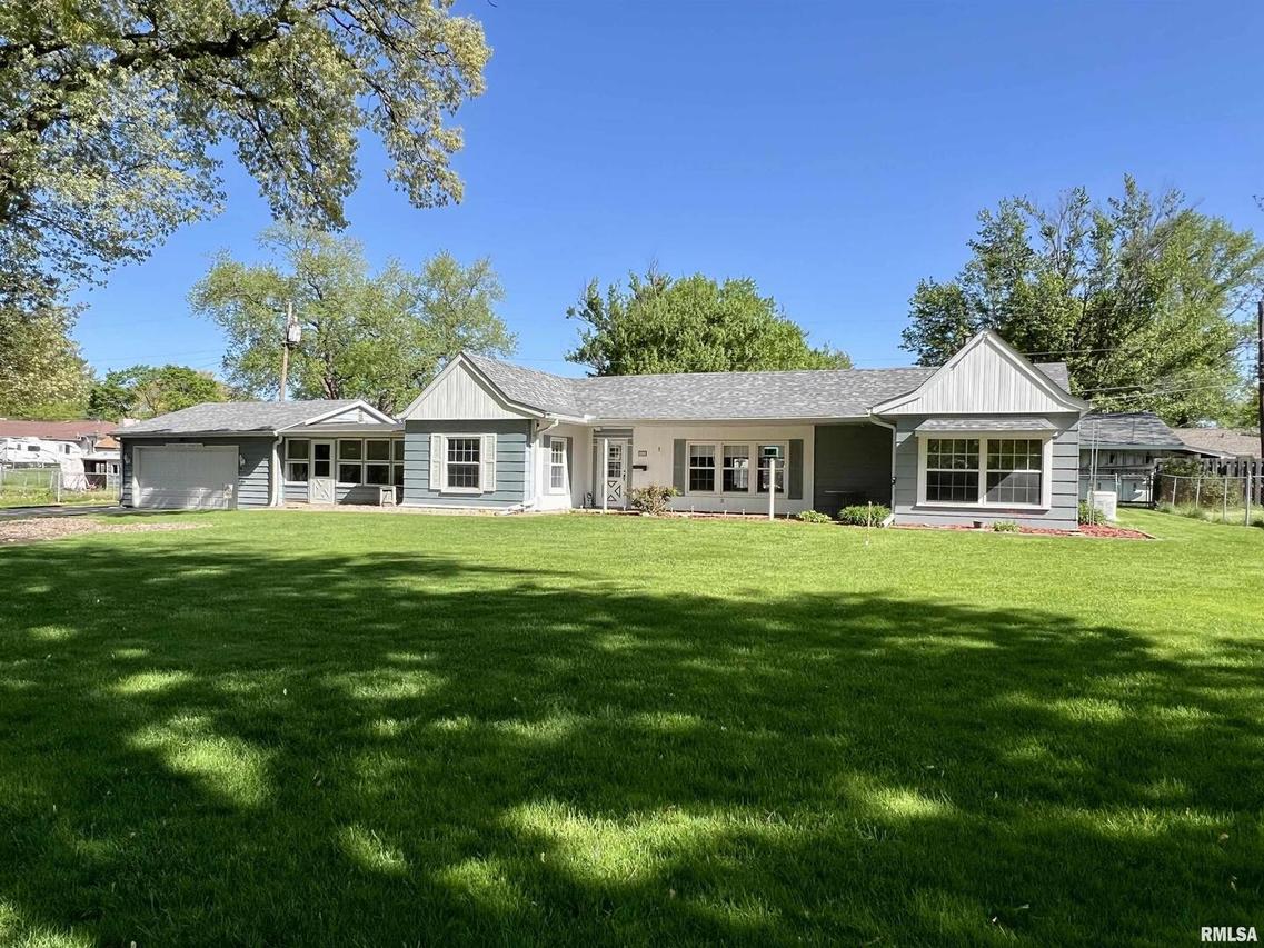 554 Forest Rd., East Moline, IL 61244