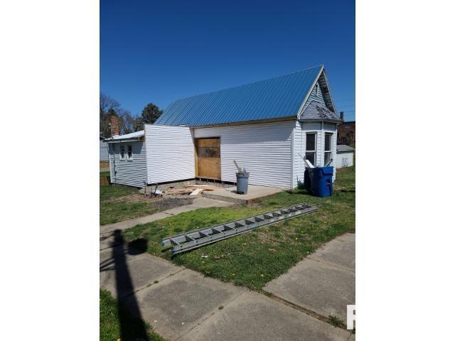 700 Boone St., Olney, IL 62450