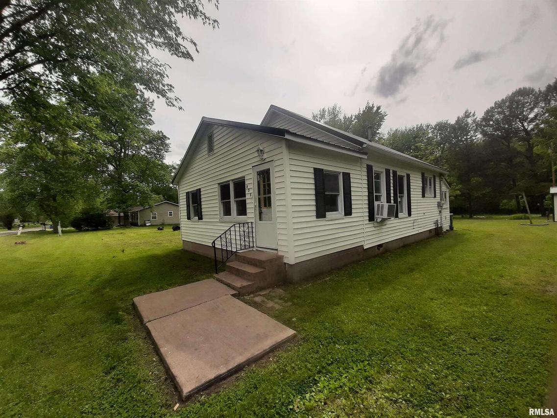 433 2nd St., Bush, IL 62924