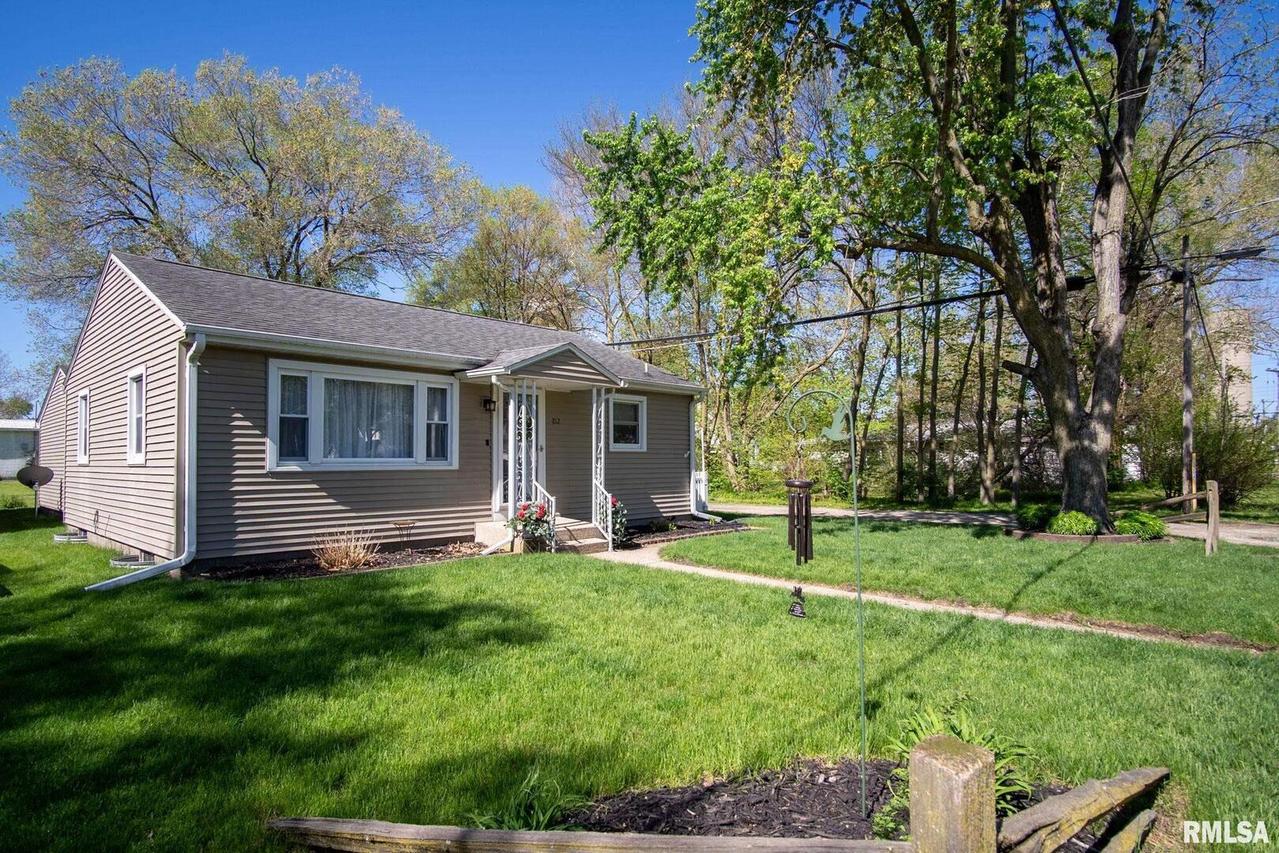 812 10th Ave., Erie, IL 61250