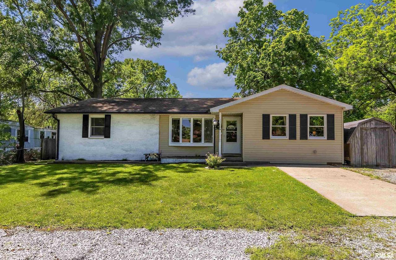 409 S 5th St., Elkville, IL 62932