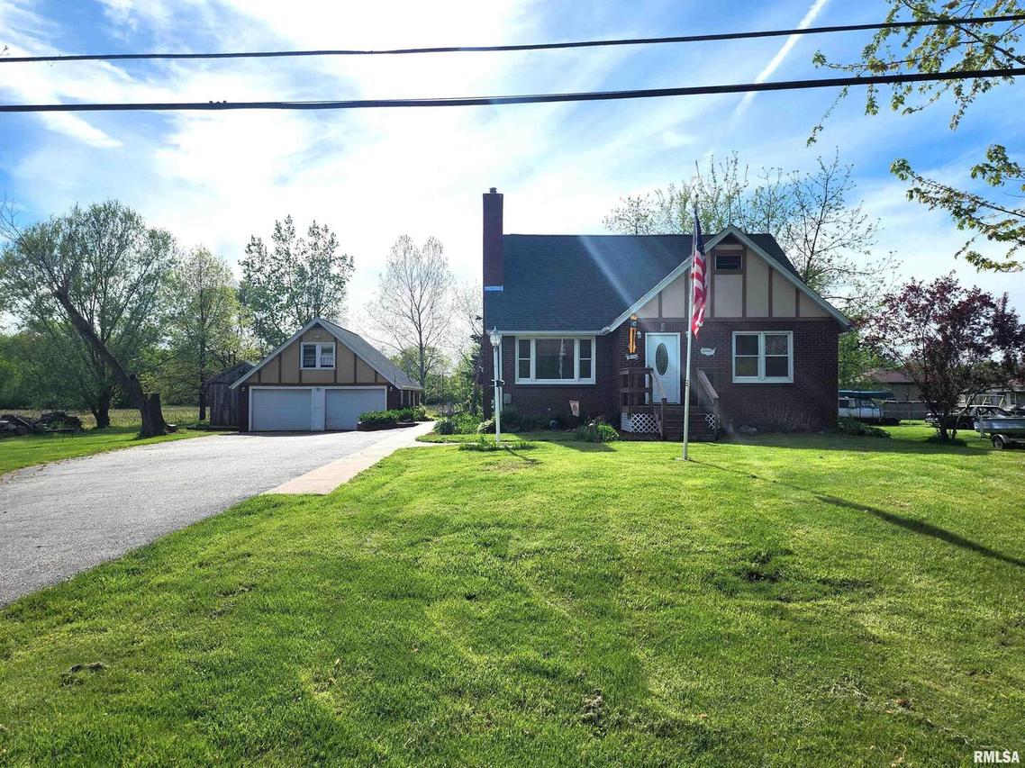 706 N Broadway St., Cleveland, IL 61241