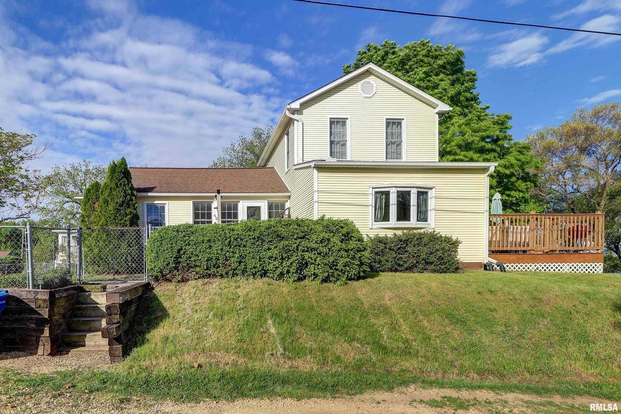 402 S Main St., Albany, IL 61230