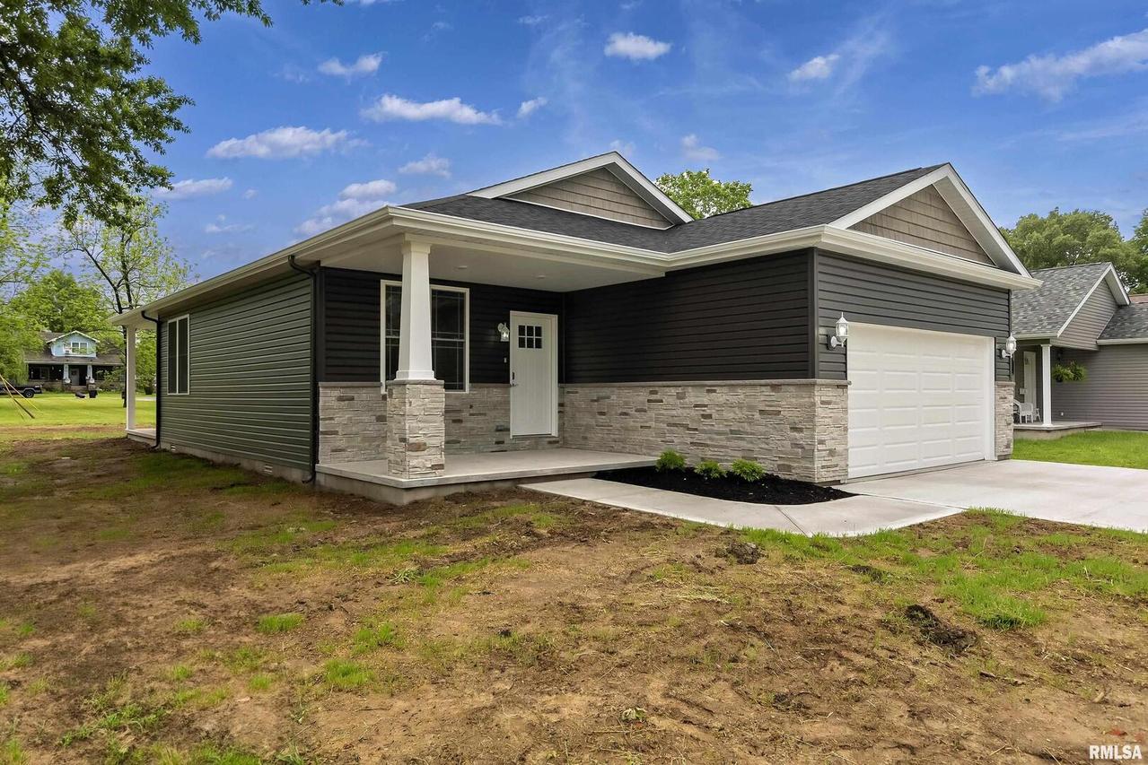 1800 W Tyler St., Herrin, IL 62948