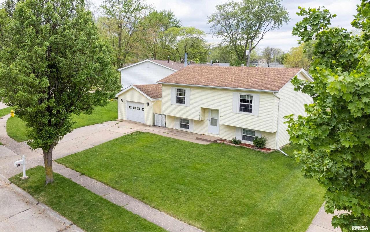 9410 13th St., Rock Island, IL 61201