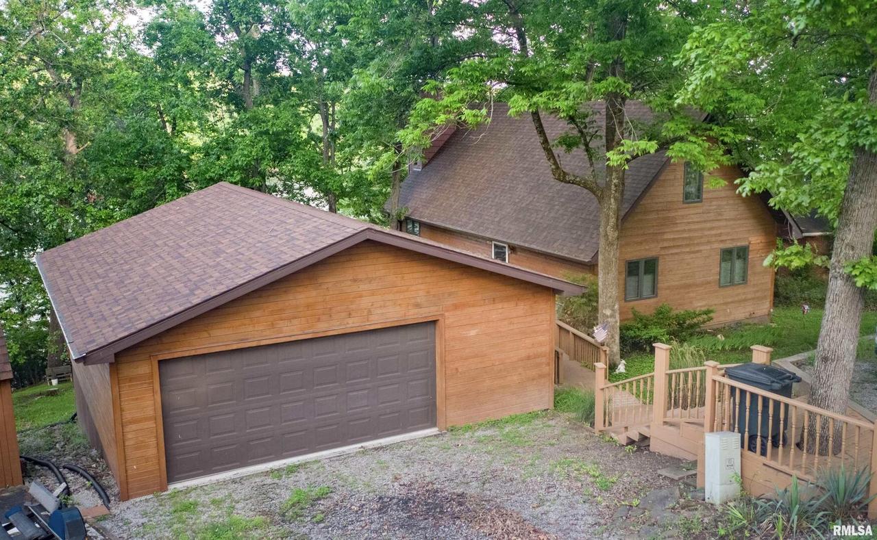 835 Lakeshore Dr., Goreville, IL 62939