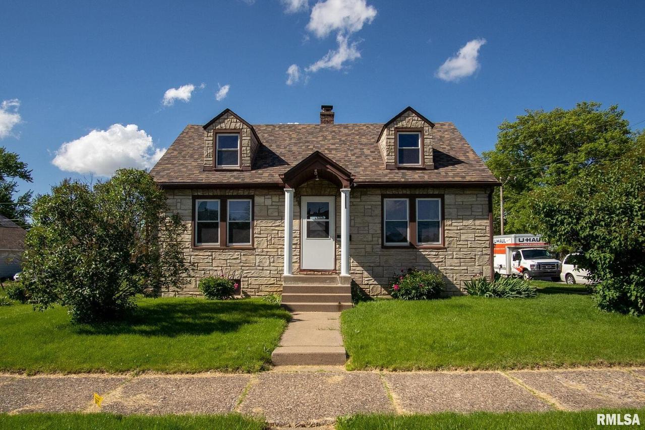 357 15th Ave., Moline, IL 61265