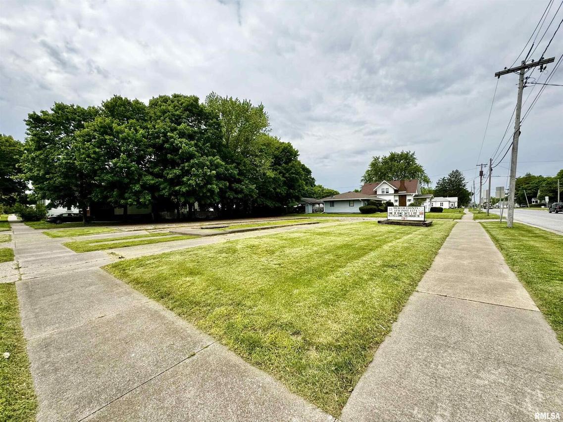 206 SW 3rd St., Aledo, IL 61231