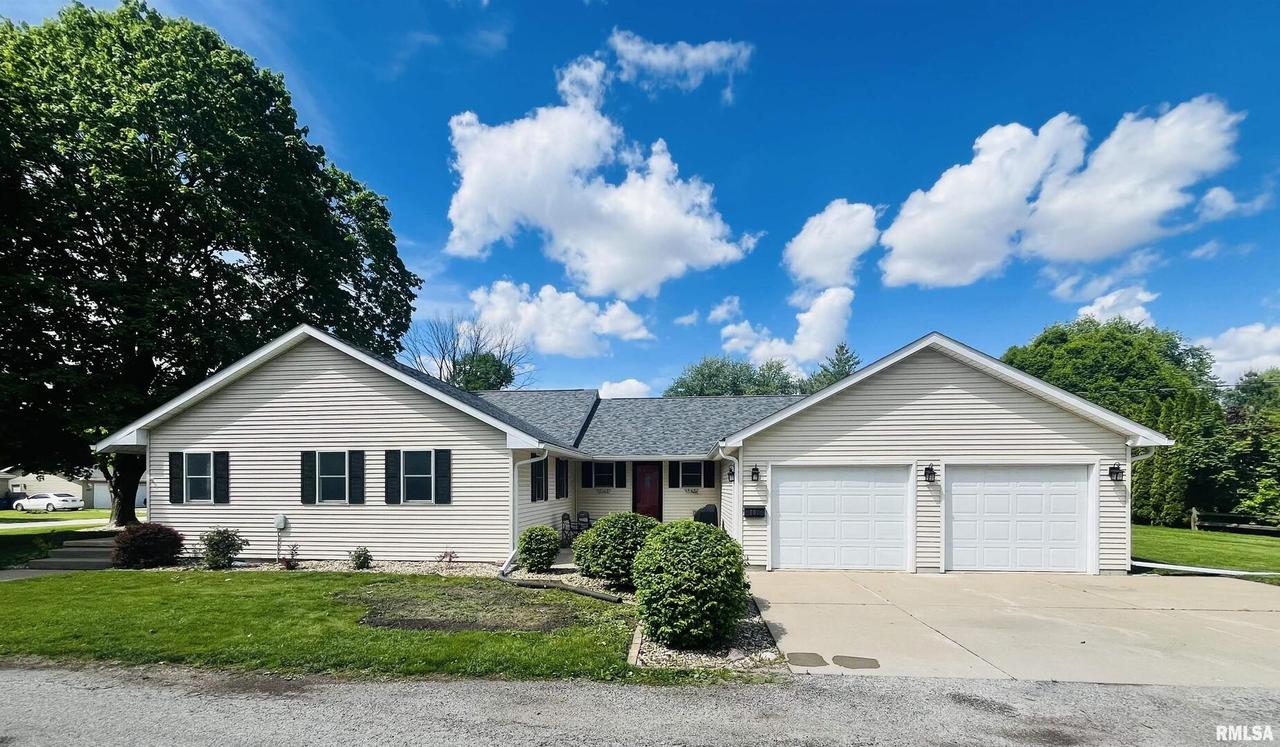 801 N 10th St., Monmouth, IL 61462