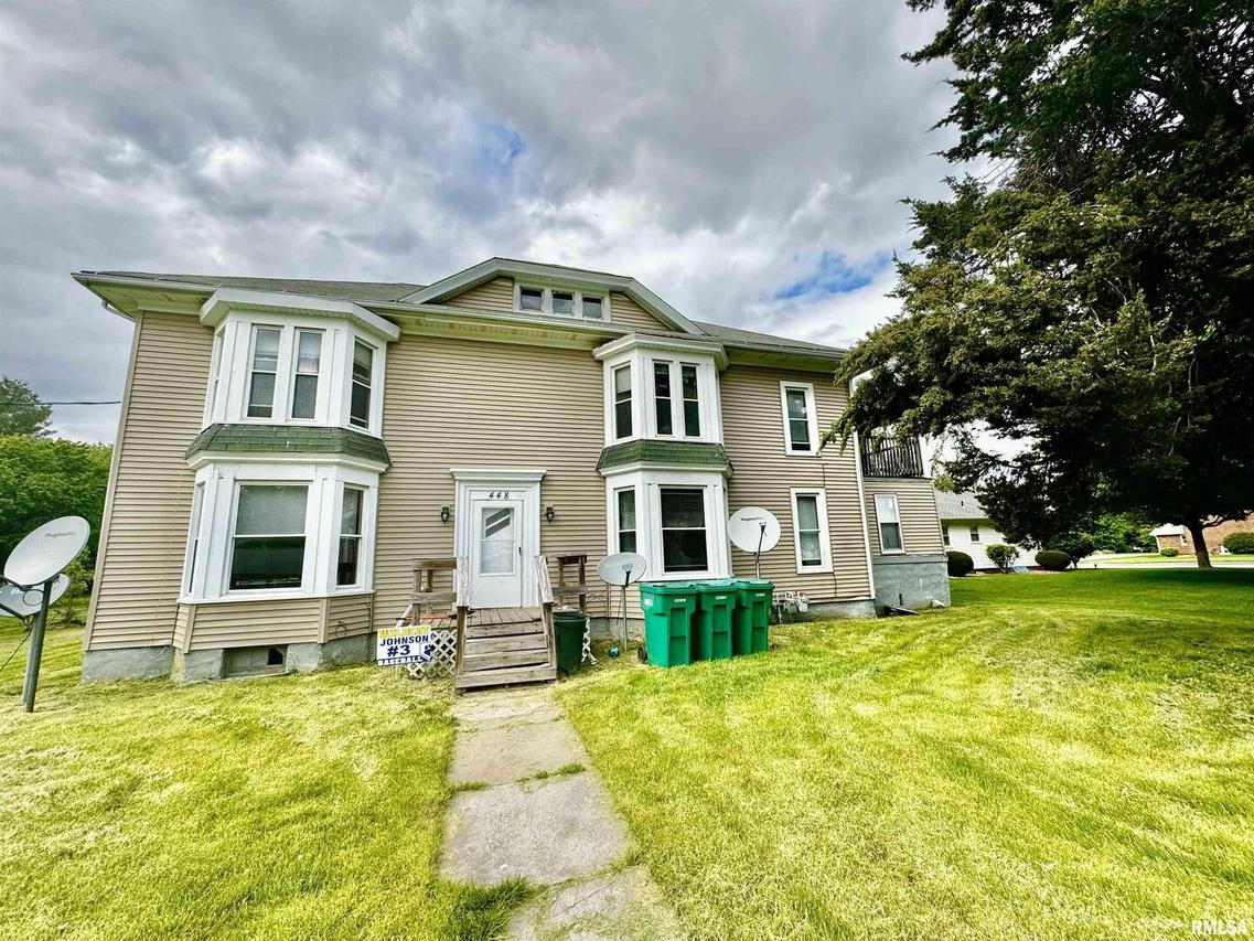 448 W 3rd Ave., Woodhull, IL 61490