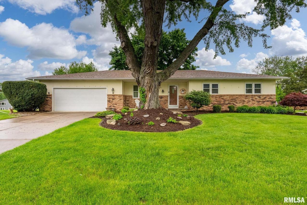 17211 Cedar Rd., East Moline, IL 61244