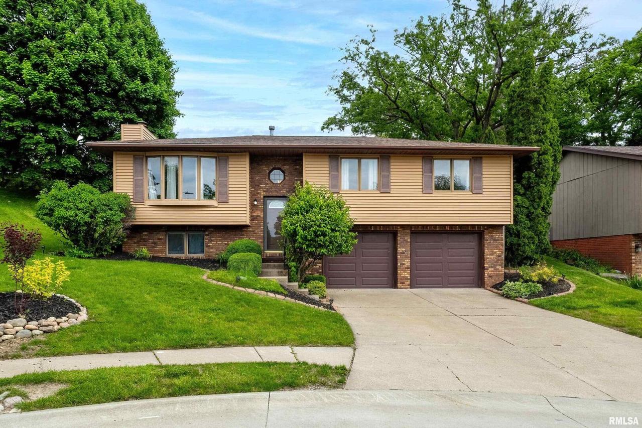 1158 33rd Street Ct., Moline, IL 61265