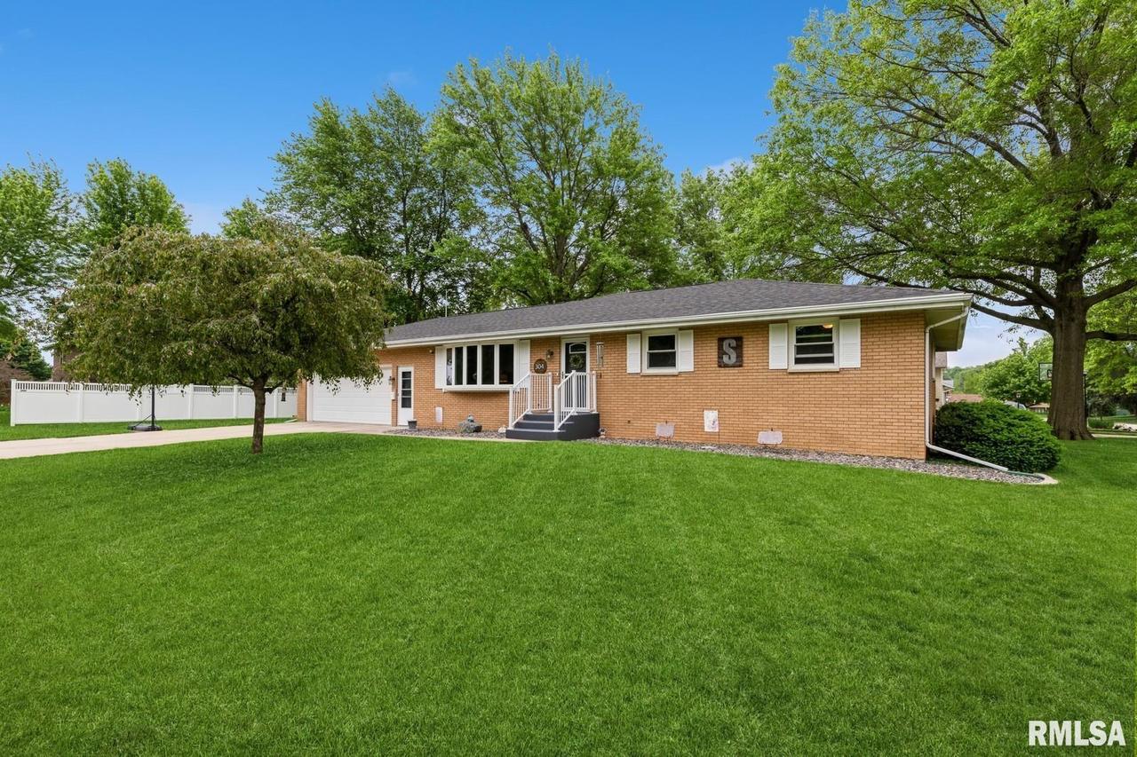 304 E Pine St., Geneseo, IL 61254
