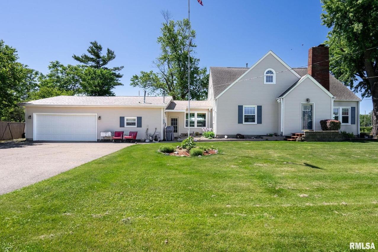 2104 S Shore Dr., Moline, IL 61265