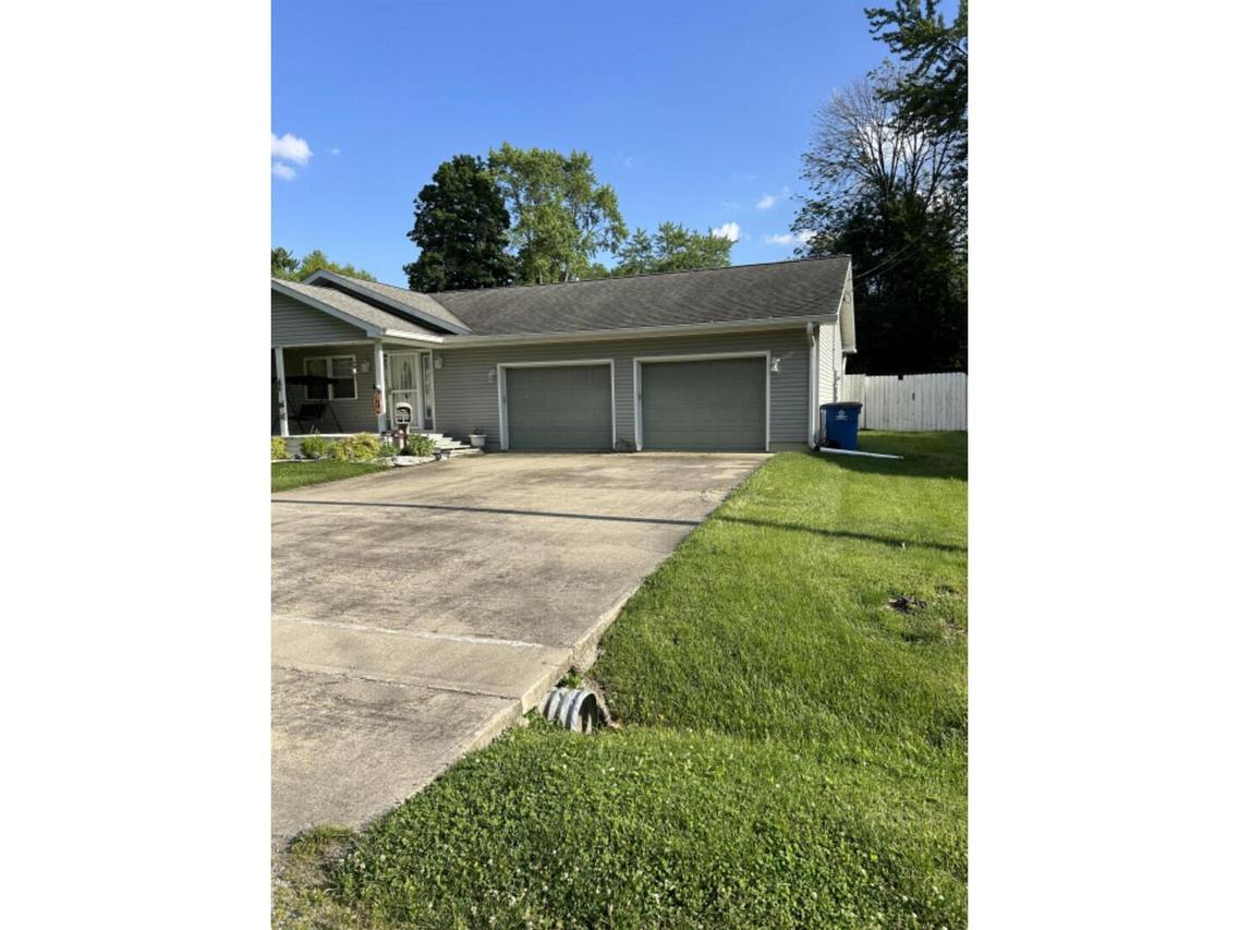 319 W Locust St., Olney, IL 62450
