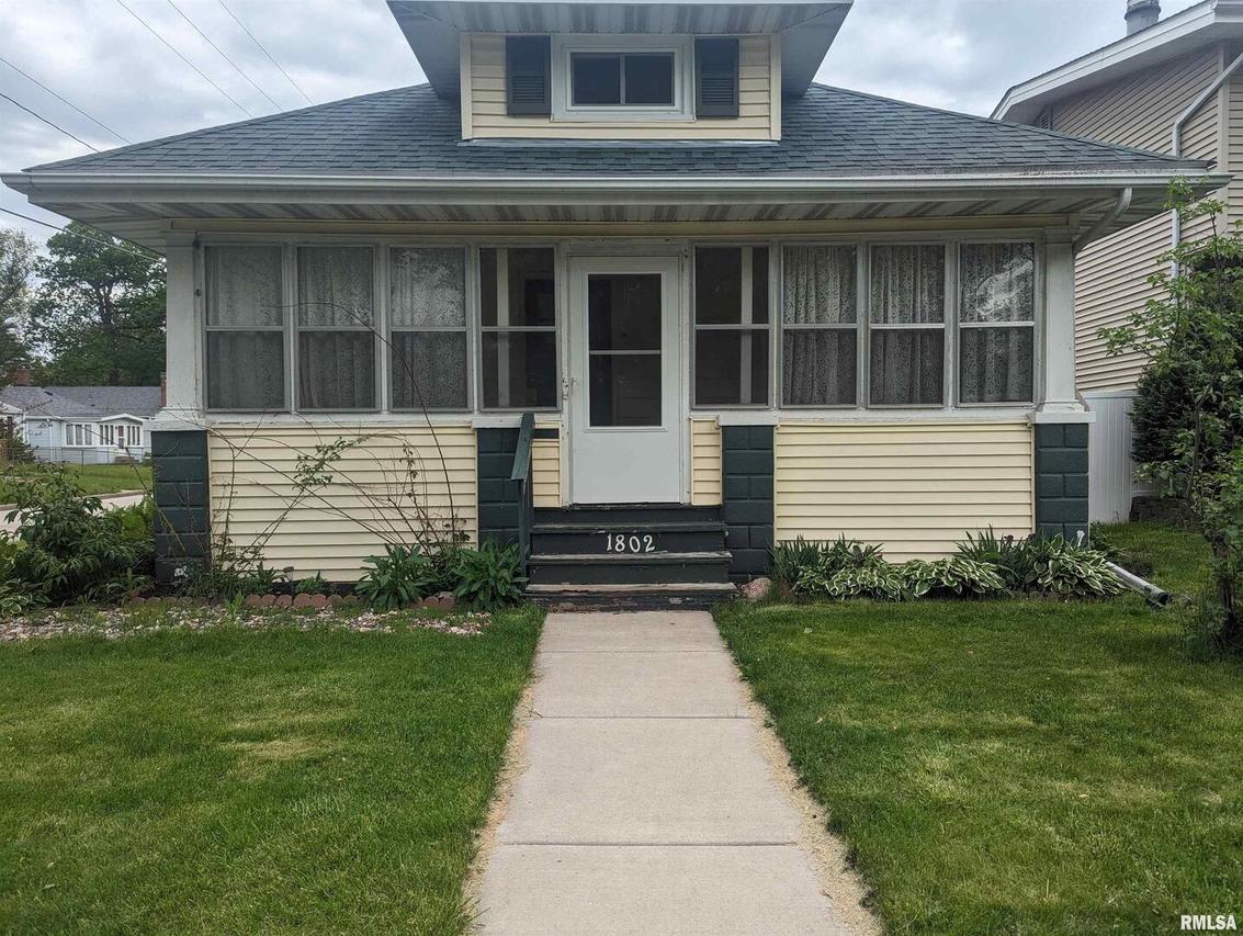 1802 31st St. #A, Moline, IL 61265