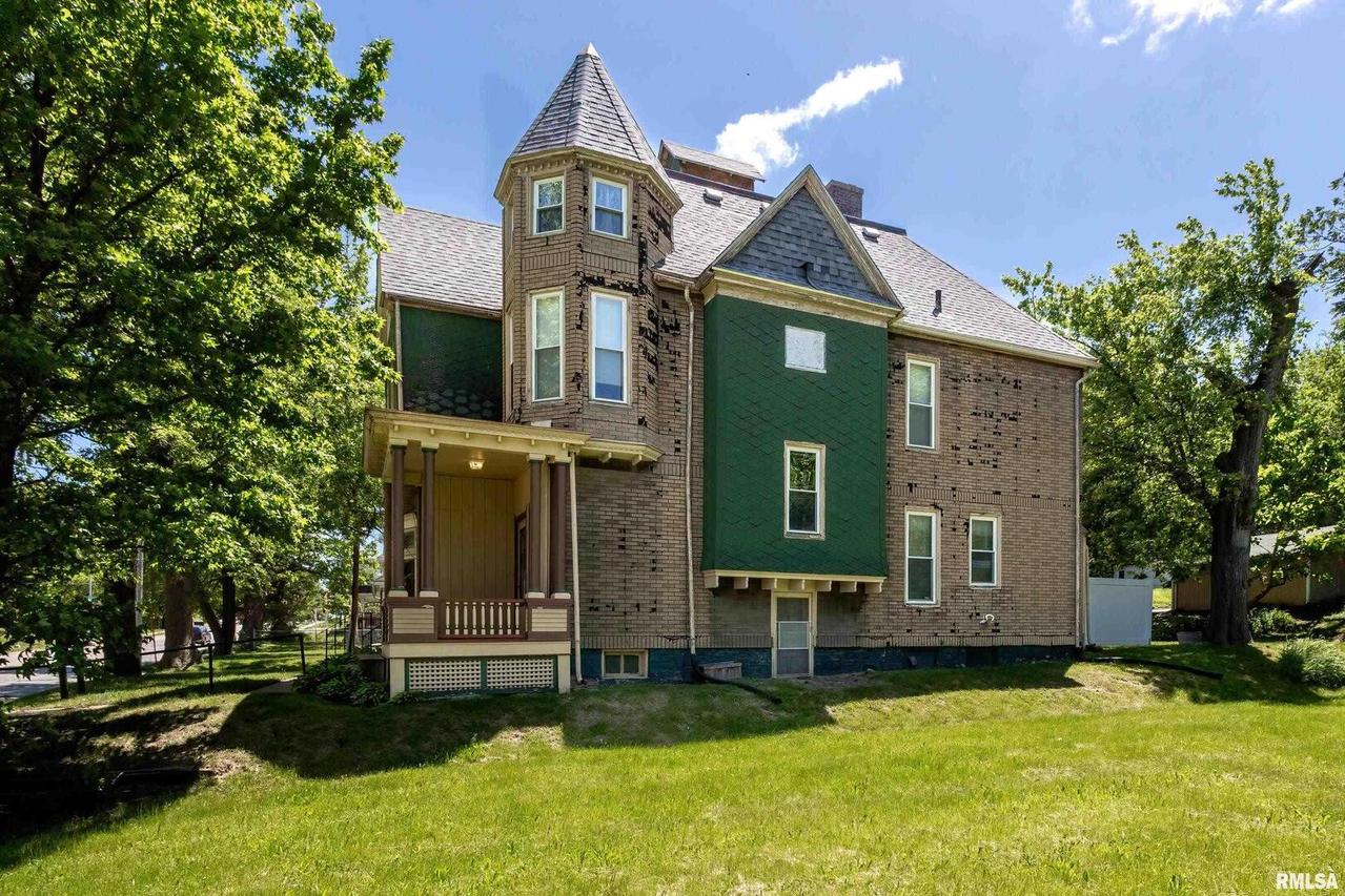 2912 7th Ave., Rock Island, IL 61201