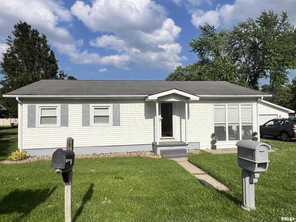1310 N 9th St., Herrin, IL 62948