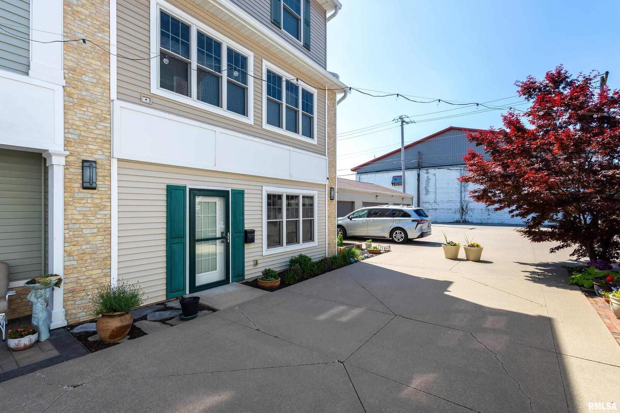 2052 3rd Ave. #C, Rock Island, IL 61201