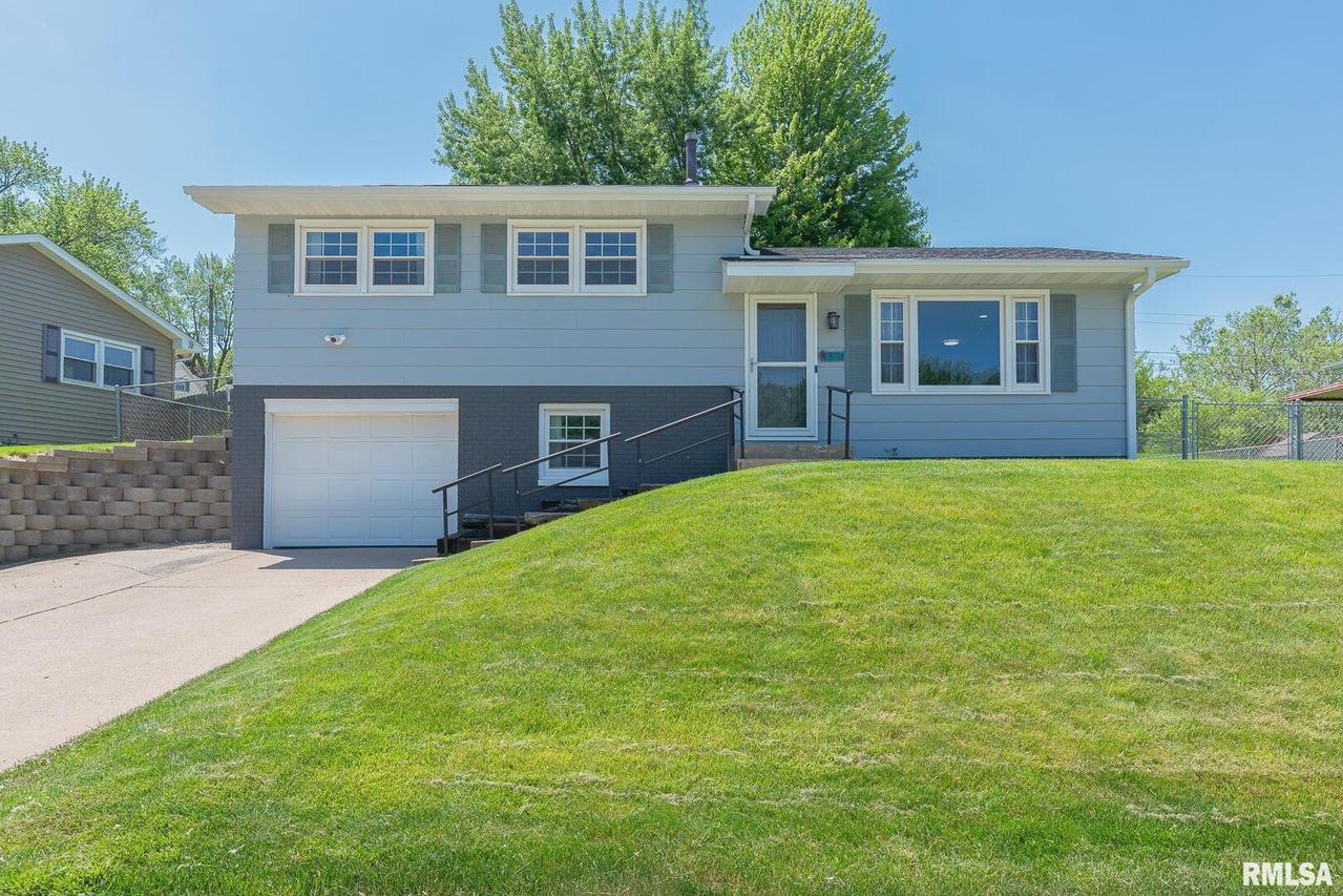 8108 9th St., Rock Island, IL 61201