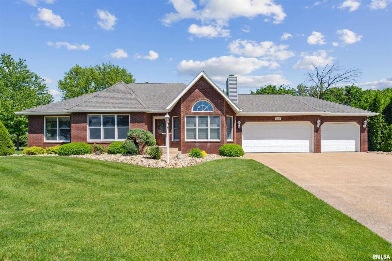 1005 E 4th St., Coal Valley, IL 61240