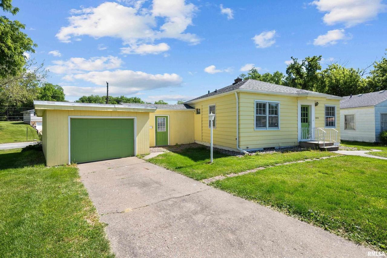 2525 32nd Ave., Rock Island, IL 61201