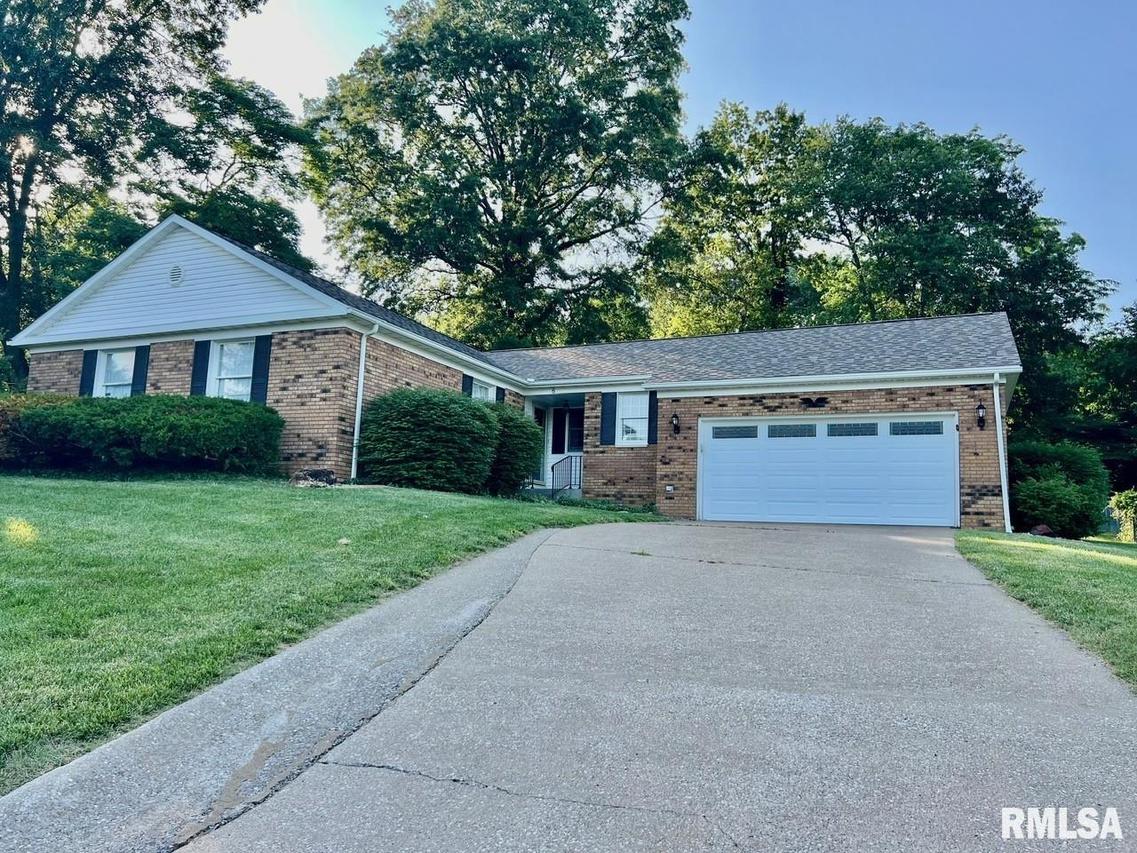 8 Shawnee Dr., West Frankfort, IL 62896