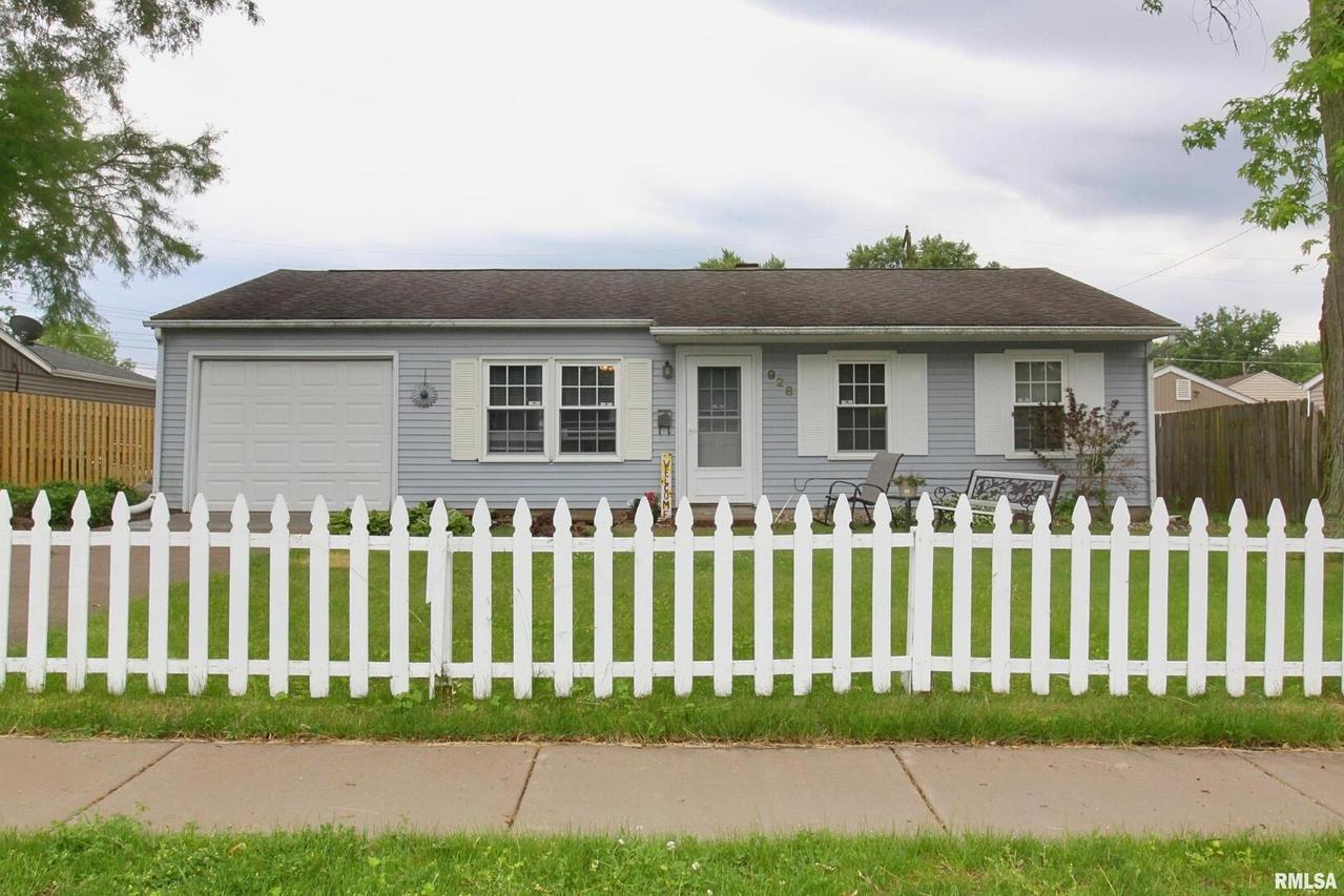 928 35th Ave., East Moline, IL 61244