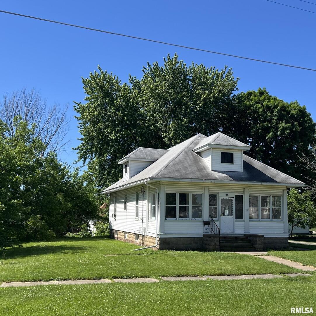 109 SW 5th St., Galva, IL 61434