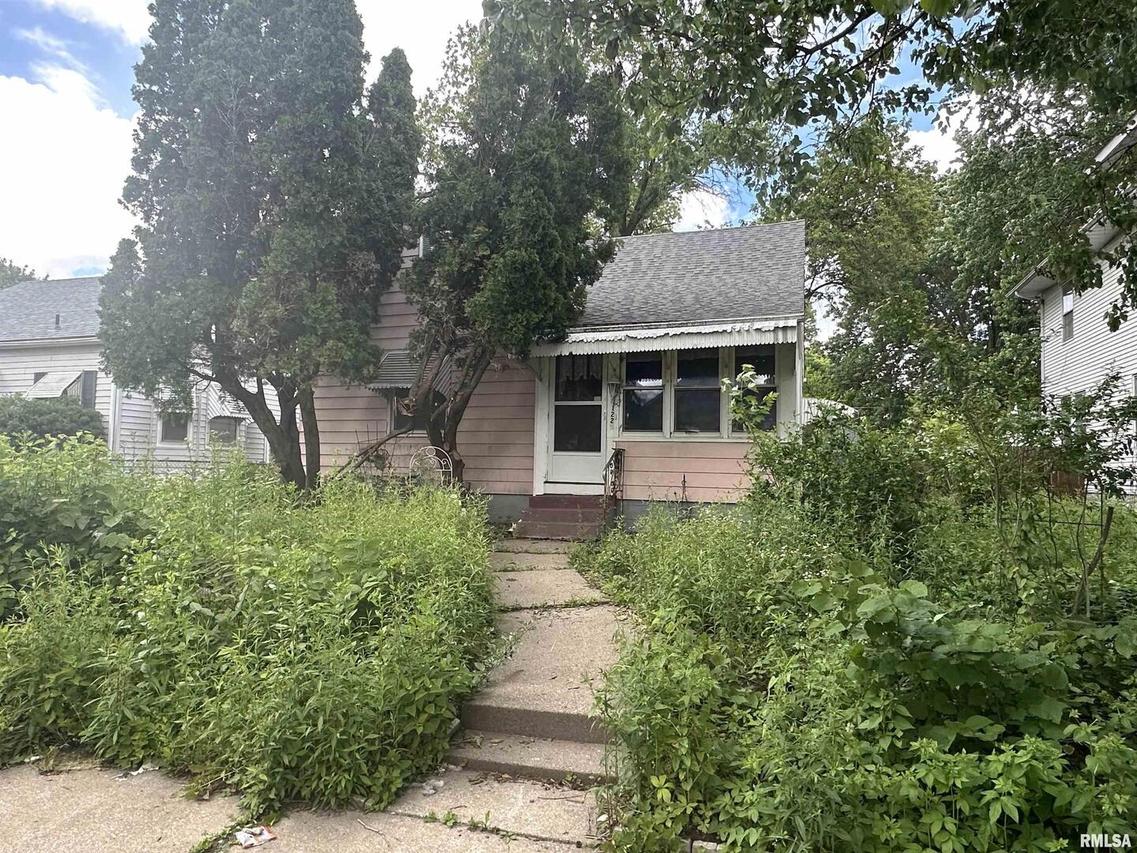 1225 15th St., Rock Island, IL 61201