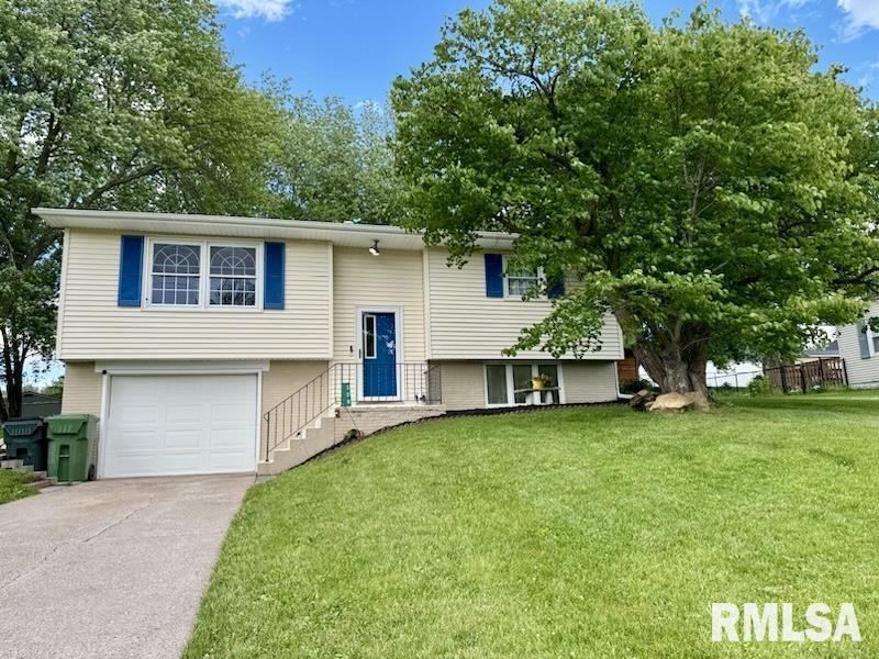 308 Bush St., Reynolds, IL 61272