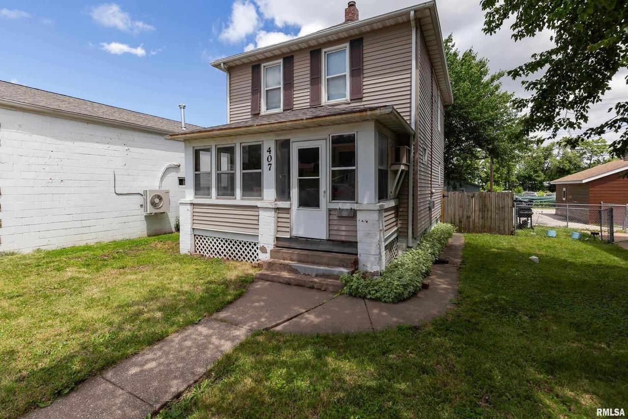 407 1st Ave., Silvis, IL 61282