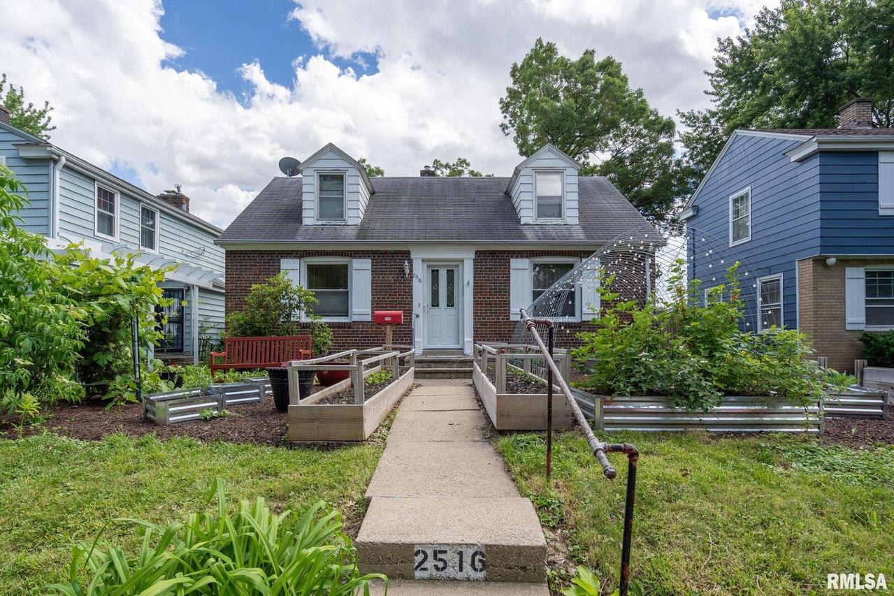 2516 23rd Ave., Rock Island, IL 61201