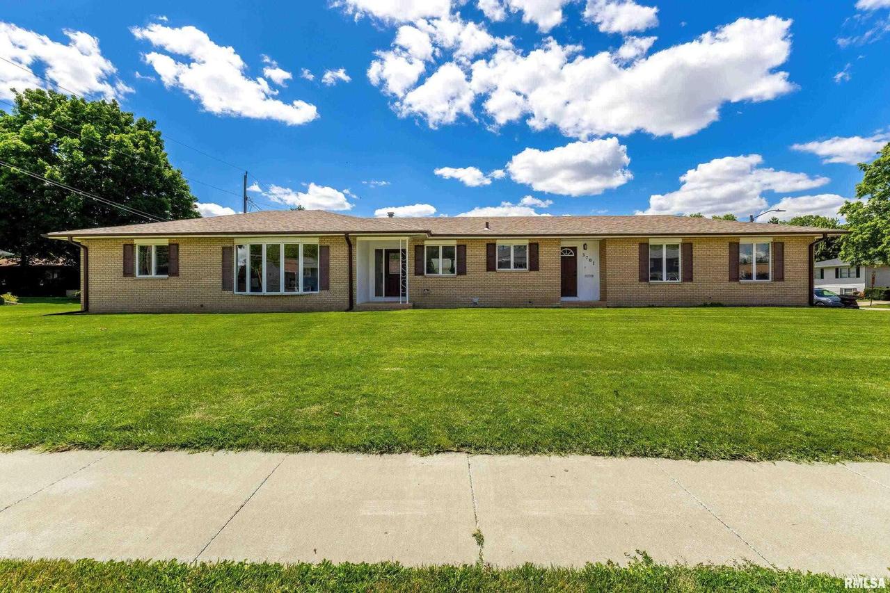 3701 Kennedy Dr., East Moline, IL