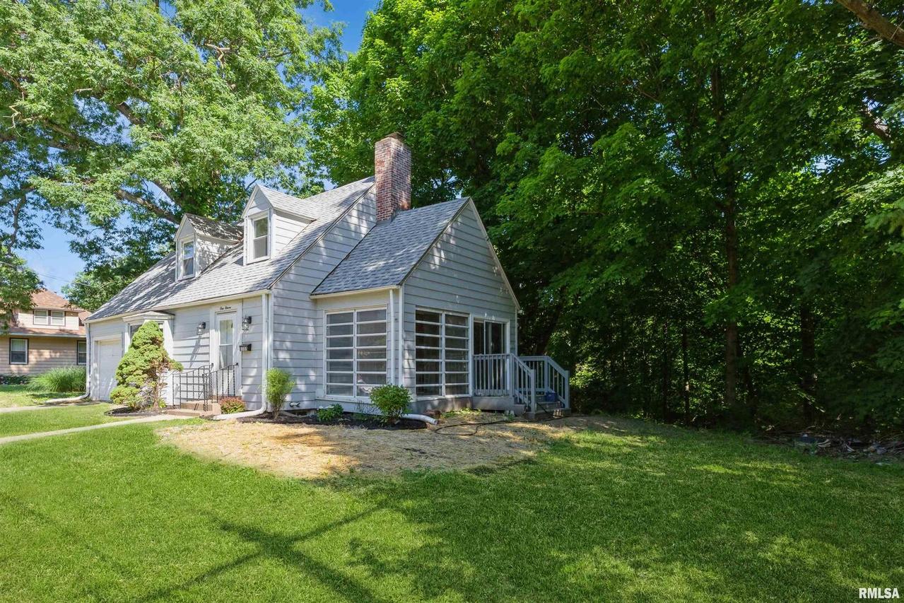 111 16th Ave., Moline, IL 61265