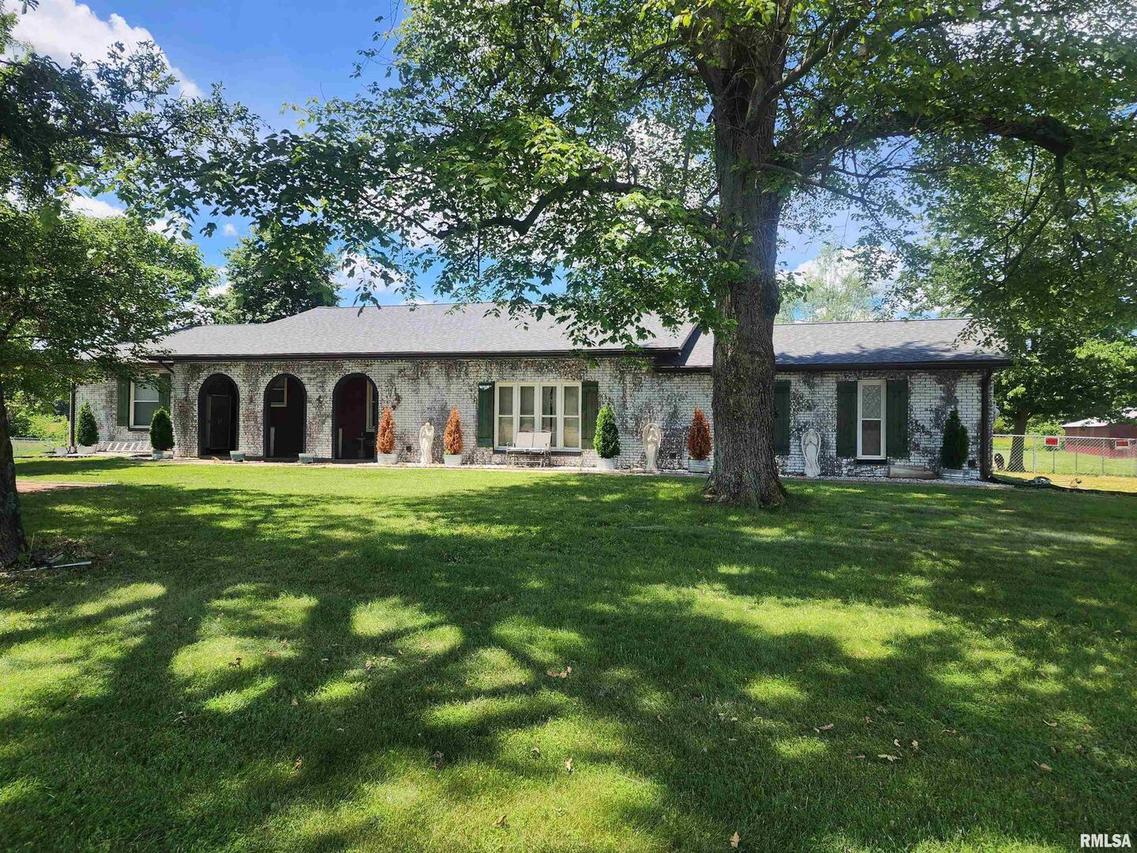 14805 Barren Rd., Sesser, IL 62884