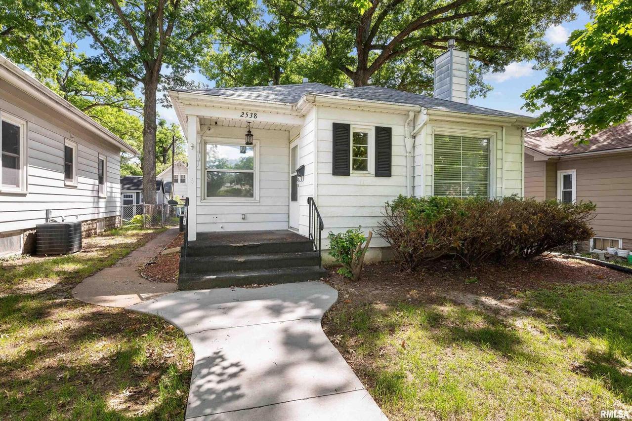 2538 22nd Ave., Rock Island, IL 61201