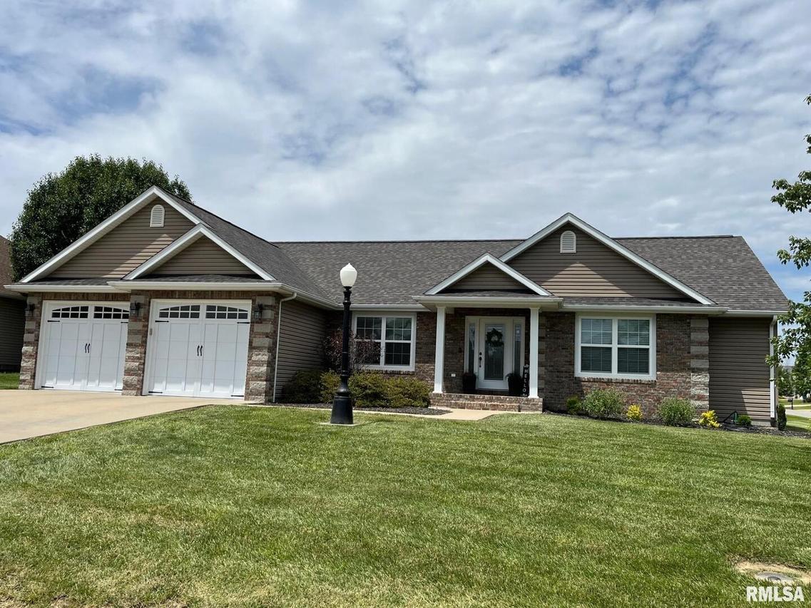 1300 Sunrise Dr., Carterville, IL 62918