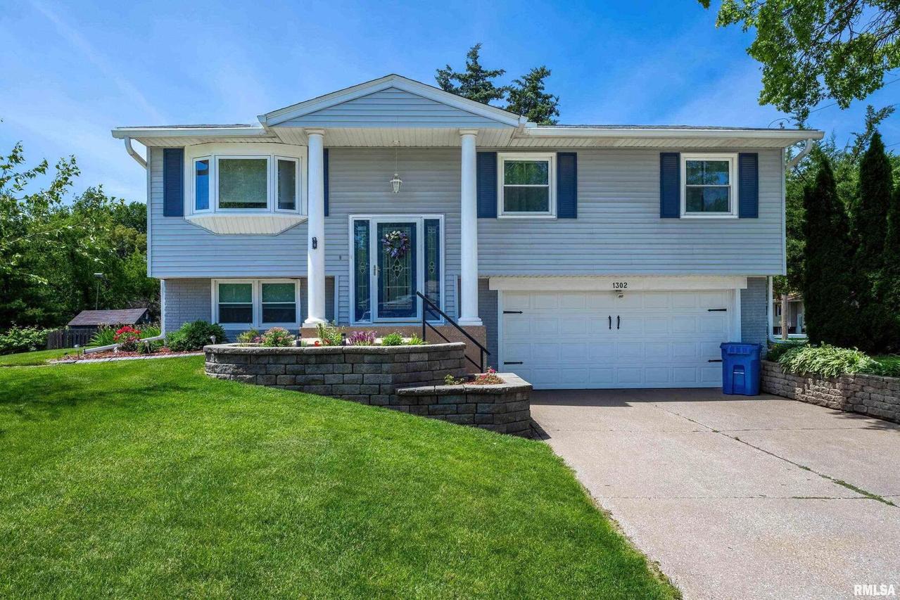 1302 W 2nd St., Coal Valley, IL 61240