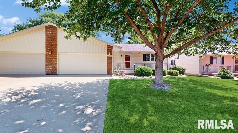 3028 55th Street Dr., Moline, IL 61265