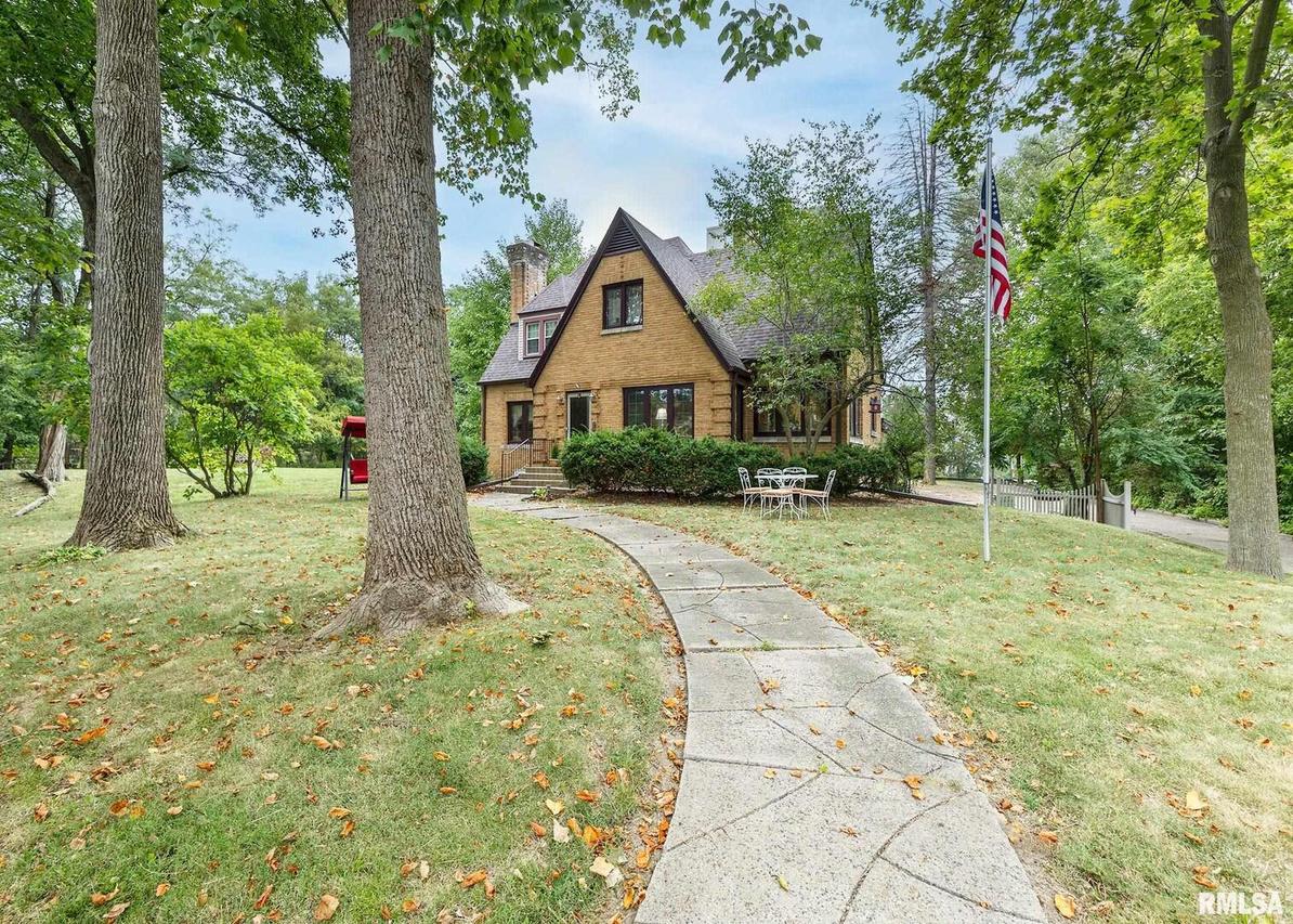 711 20th Ave., East Moline, IL 61244