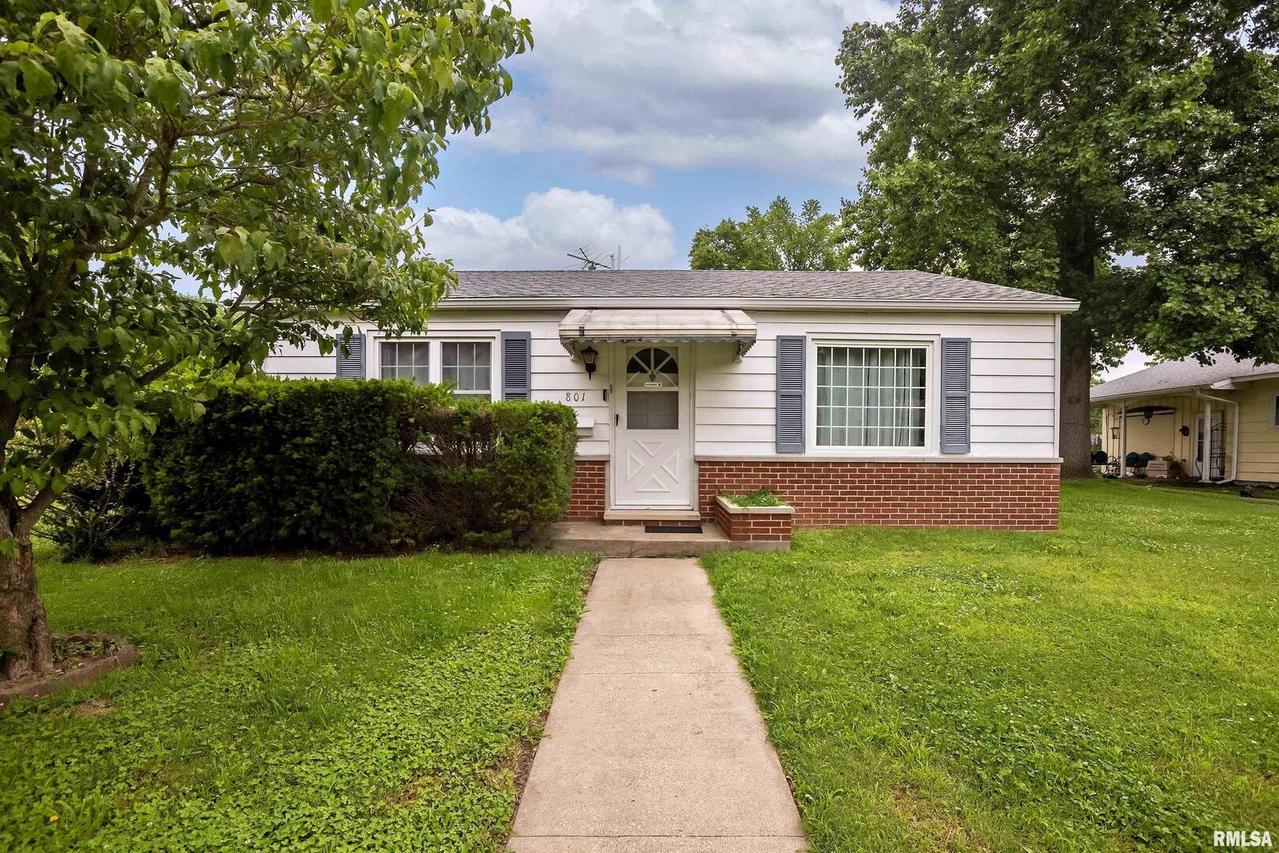 801 E Garland St., West Frankfort, IL 62896