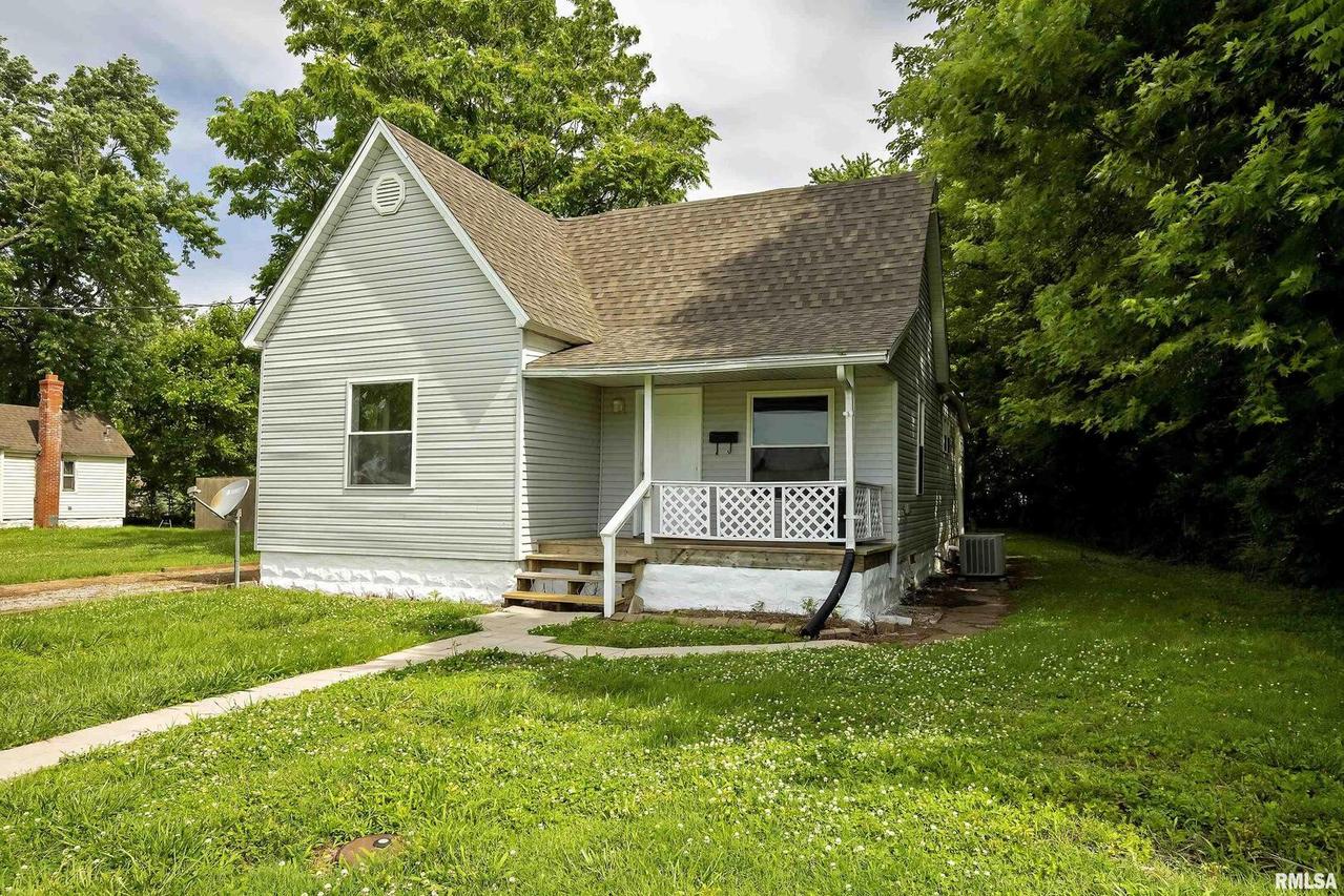 909 W Cherry St., Herrin, IL 62948